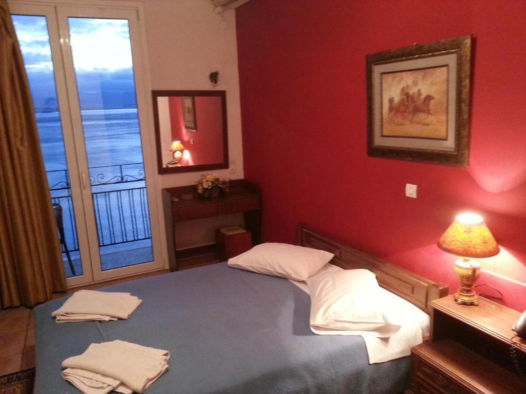 Aegli Hotel ルートラキ 部屋 写真